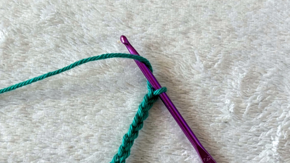 How to do the Double Crochet Stitch - Step 1 How to do the Double Crochet Stitch - Step 1