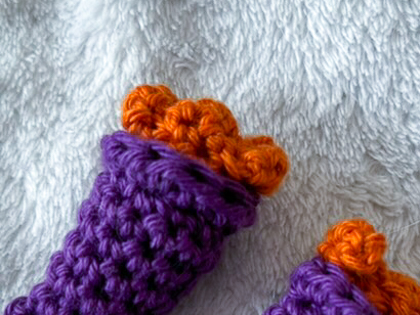 Example of joining parts in knotorious.loops amigurumi pattern Froggie Mercury Example of joining parts in knotorious.loops amigurumi pattern Froggie Mercury