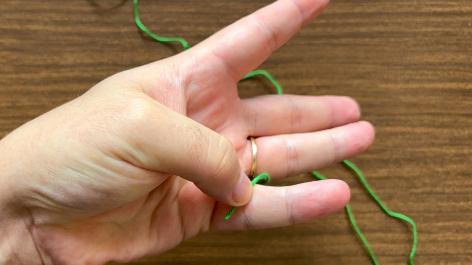 Crocheting the Magic Ring - step 1 Crocheting the Magic Ring - step 1