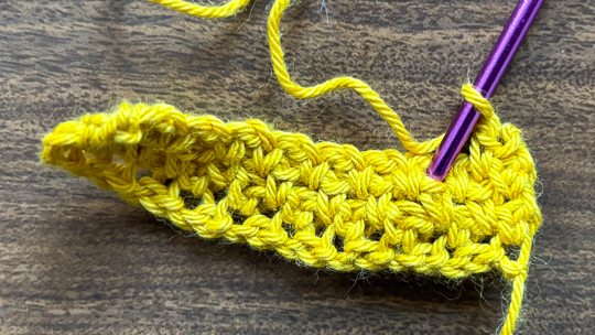 You are successfully crocheting with the moss stitch now