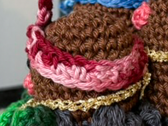 Example of a crochet Moss stitch in knotorious.loops amigurumi pattern bandana 1