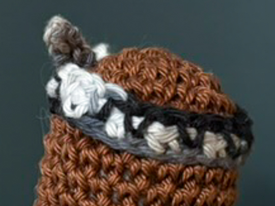 Example of a crochet Moss stitch in knotorious.loops amigurumi pattern bandana 2