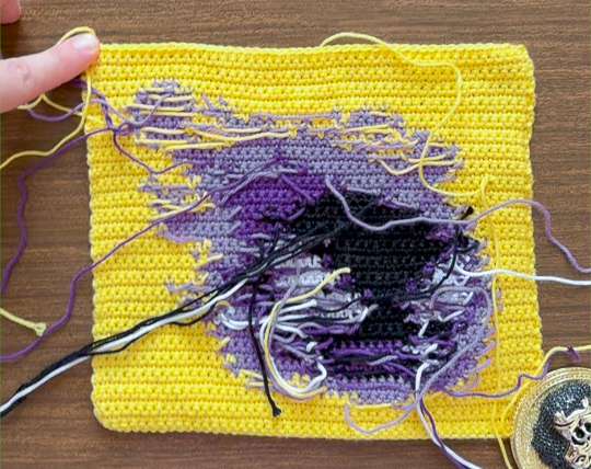 Almost perfectly clean backside of pixel art tapestry crochet design after applying tip #2